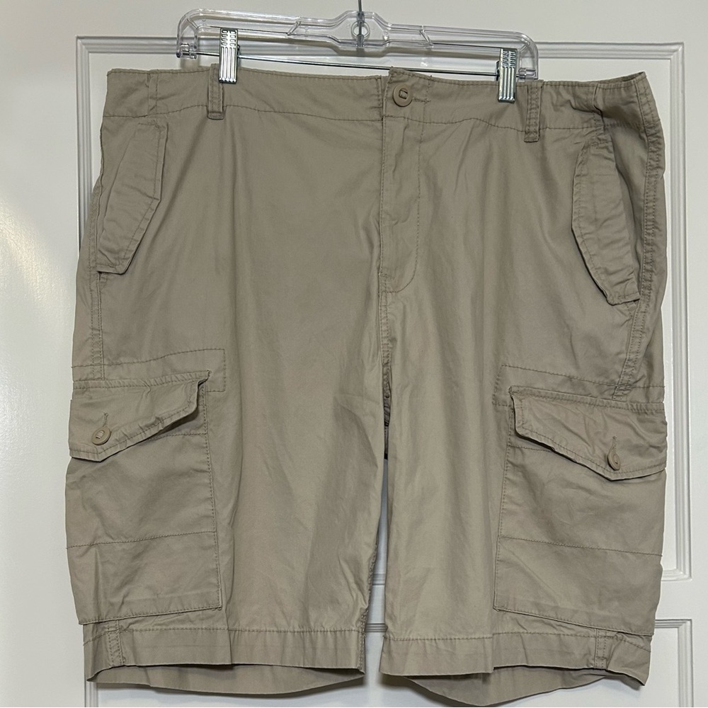 Old Navy Khaki Cargo Shorts W/ Botton Pockets 10 inch Inseam Size 40